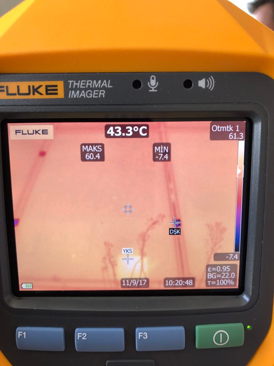 Fluke thermal imager screen showing a 43.3°C reading with a range of -7.4 to 60.4°C