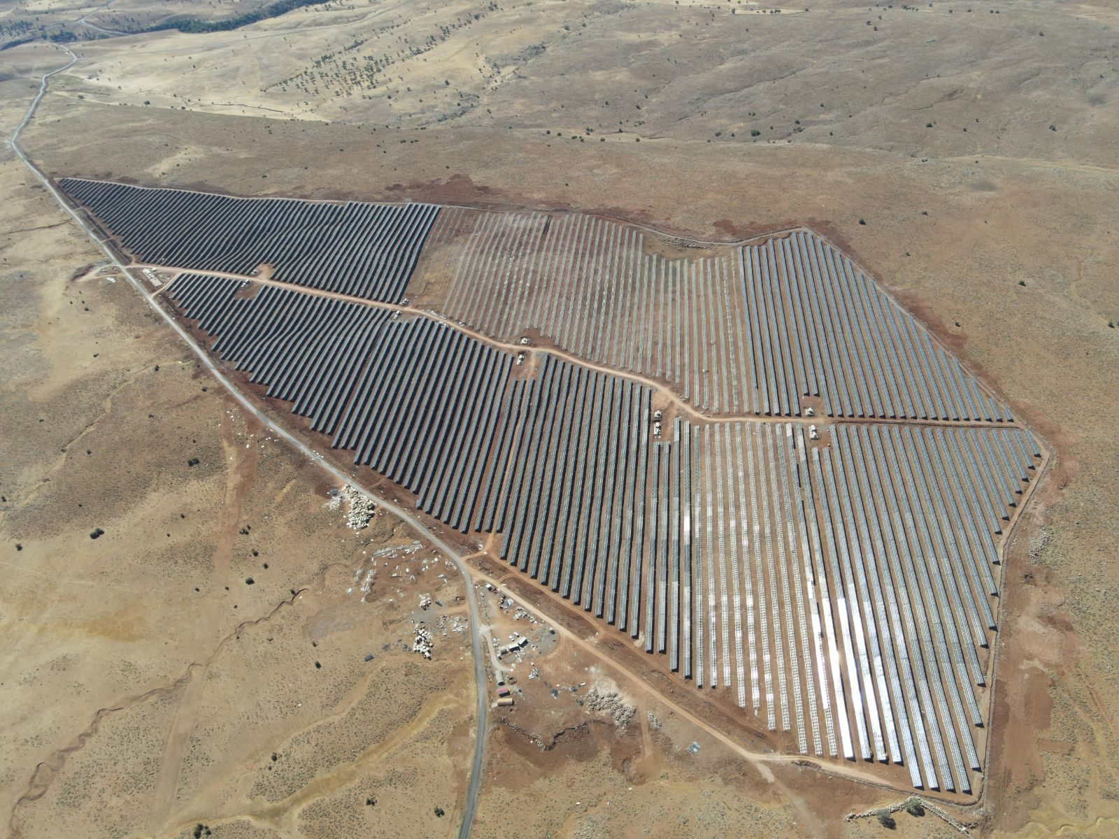 Aerial view of İş Enerji's Metafor solar plant on the high plateau in Bingöl